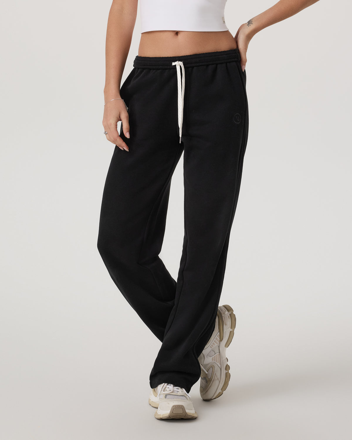 Sedona Straight Leg Sweatpant - Long Women's Black Pant | Vuori online - US 2481