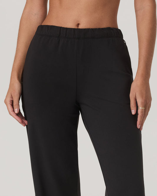 Women's Halo Modern Strght Leg Pant - Short Solid Black | Vuori online - US 7527