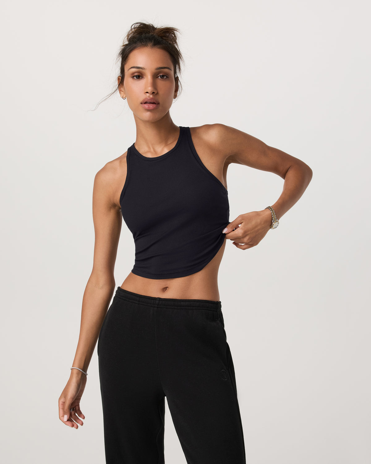 Pose Plyo Tank Black Crop Tank Top with Built in Bra | Vuori shop - US 5057