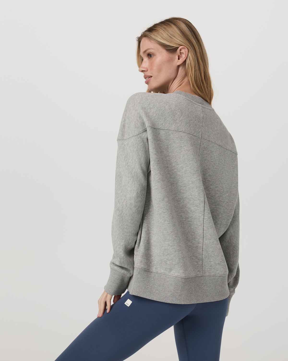 Sedona Weekender Crew Light Heather Grey Crewneck | Vuori discount - US 7490