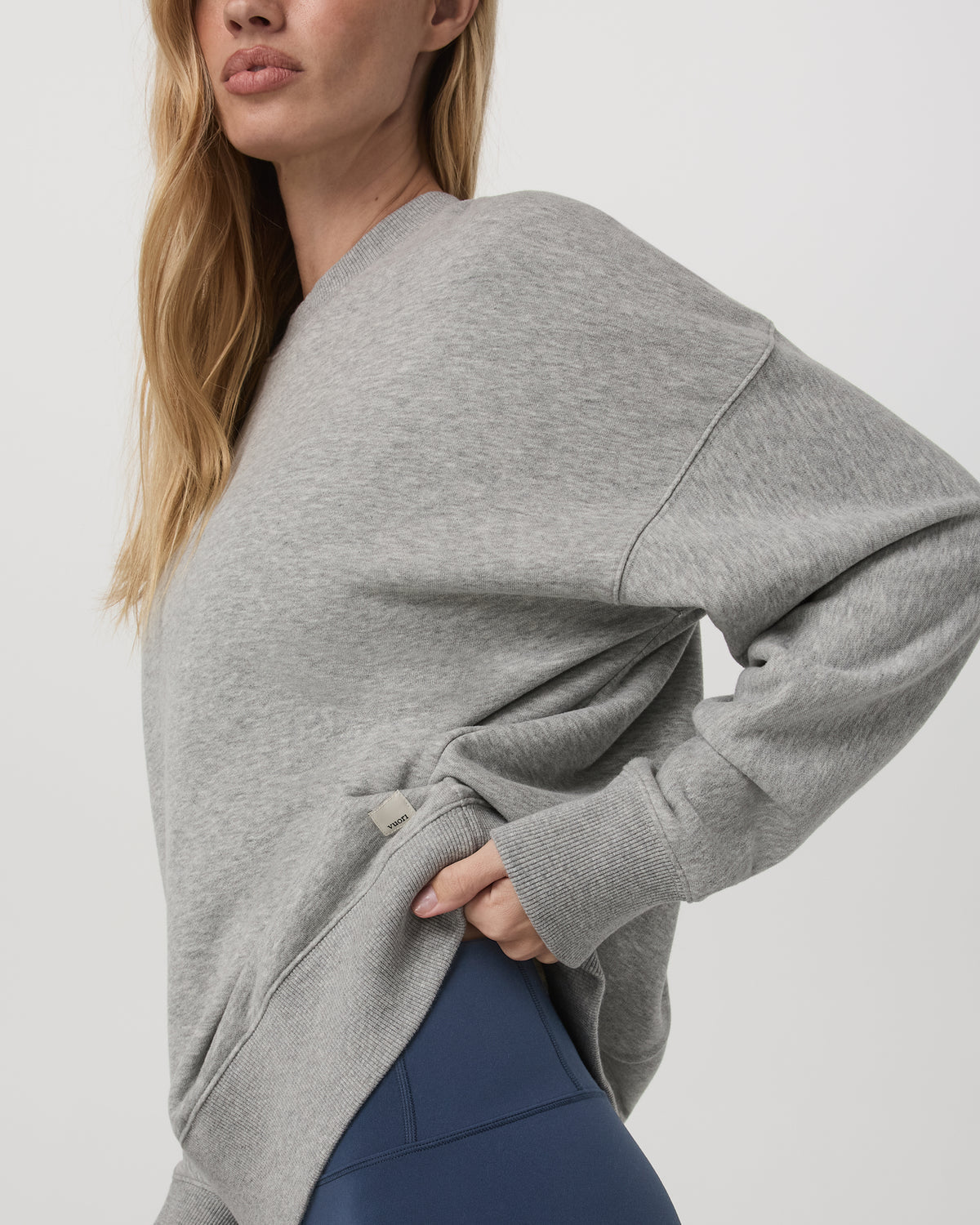 Sedona Weekender Crew Light Heather Grey Crewneck | Vuori discount - US 7490