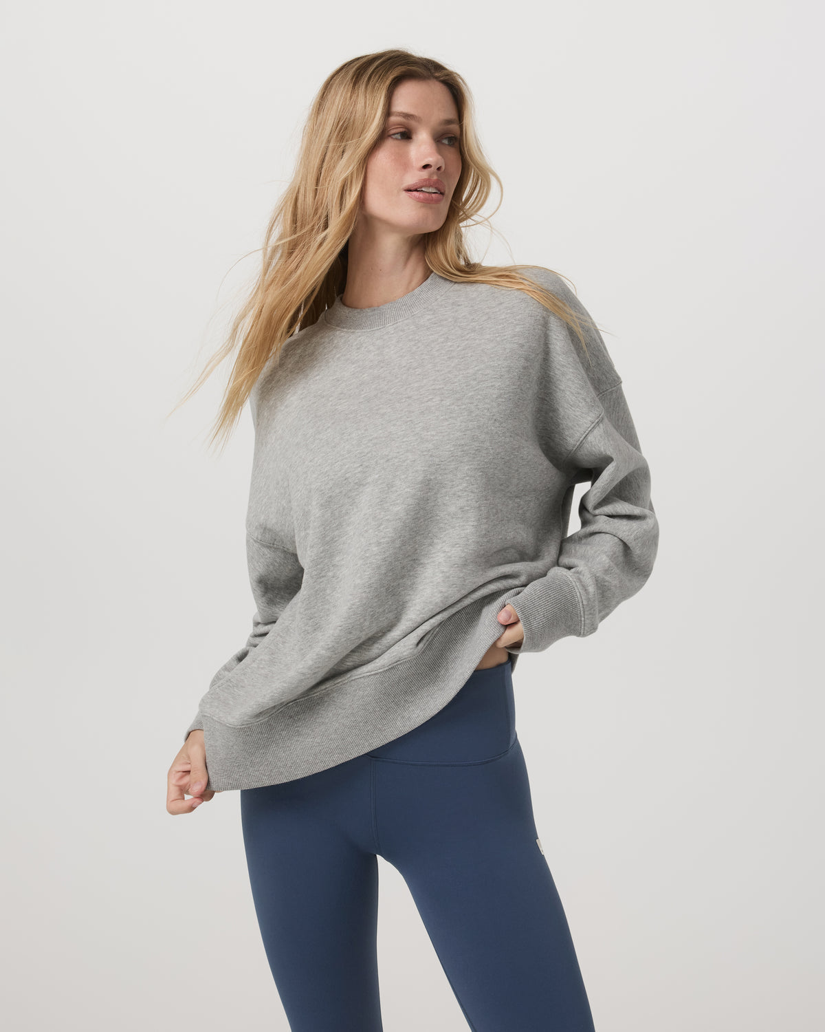 Sedona Weekender Crew Light Heather Grey Crewneck | Vuori discount - US 7490