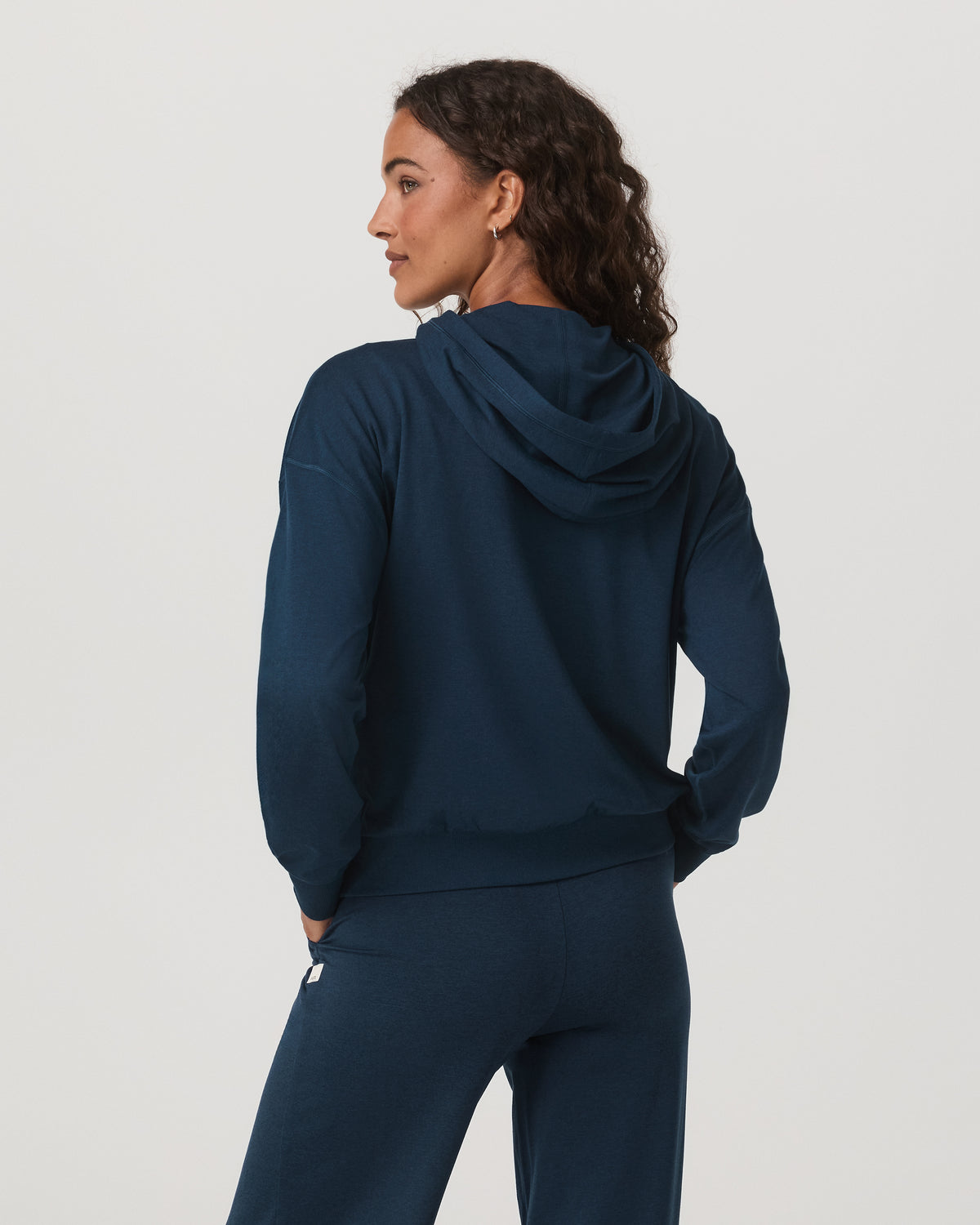 Halo Pullover Hoodie Women's Blue Coast Heather Hoodie | Vuori for sale - US 7422