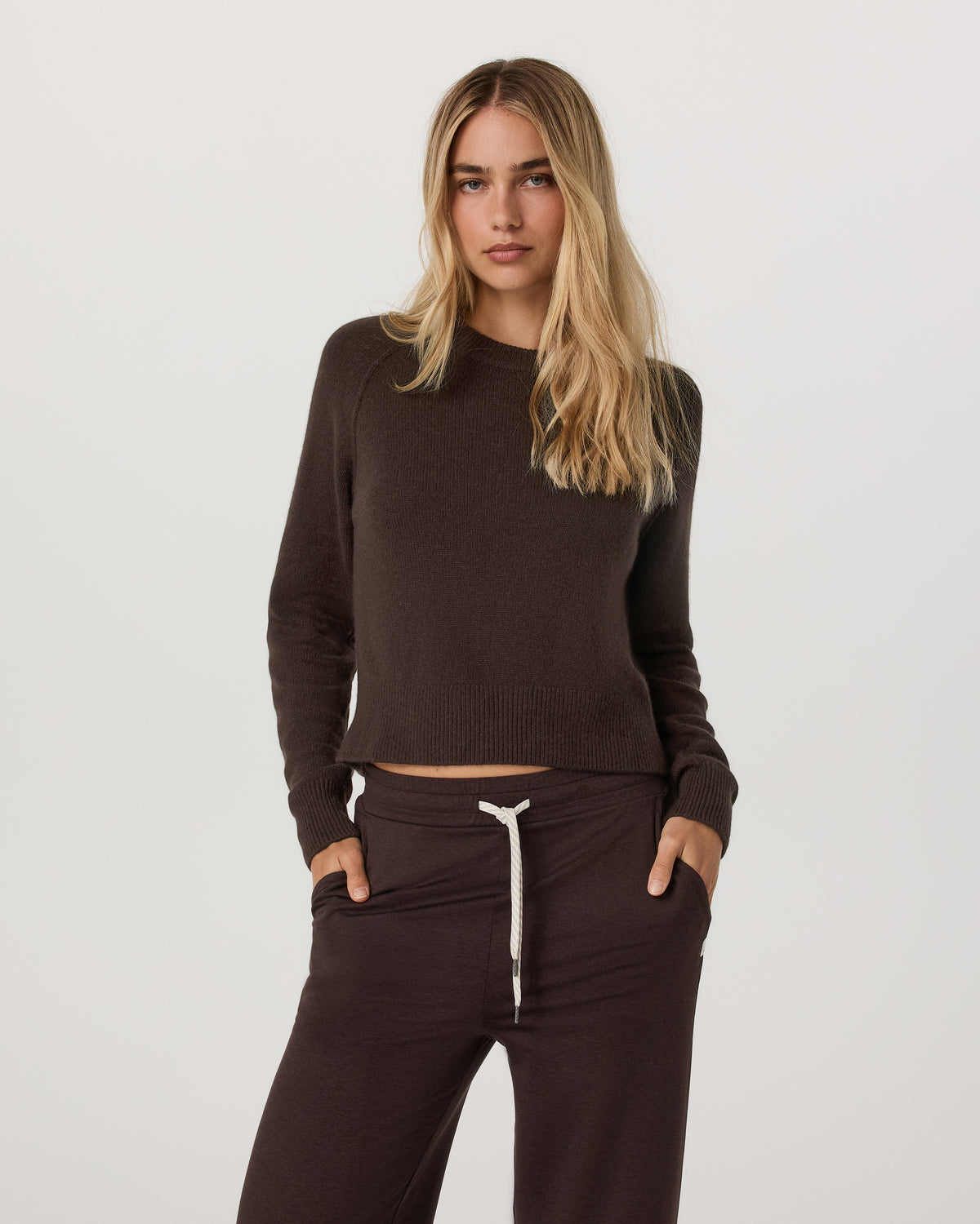 Émilie Cashmere Crew Women's Java Pullover | Vuori for sale - US 2893