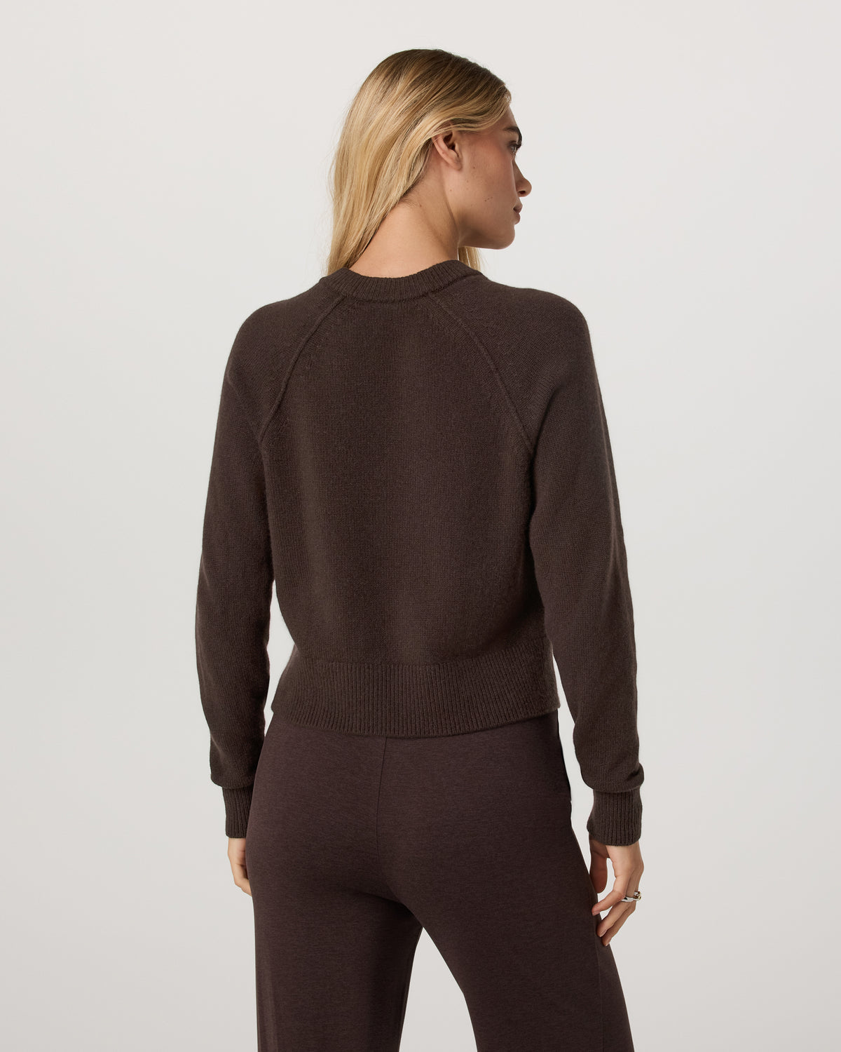 Émilie Cashmere Crew Women's Java Pullover | Vuori for sale - US 2893
