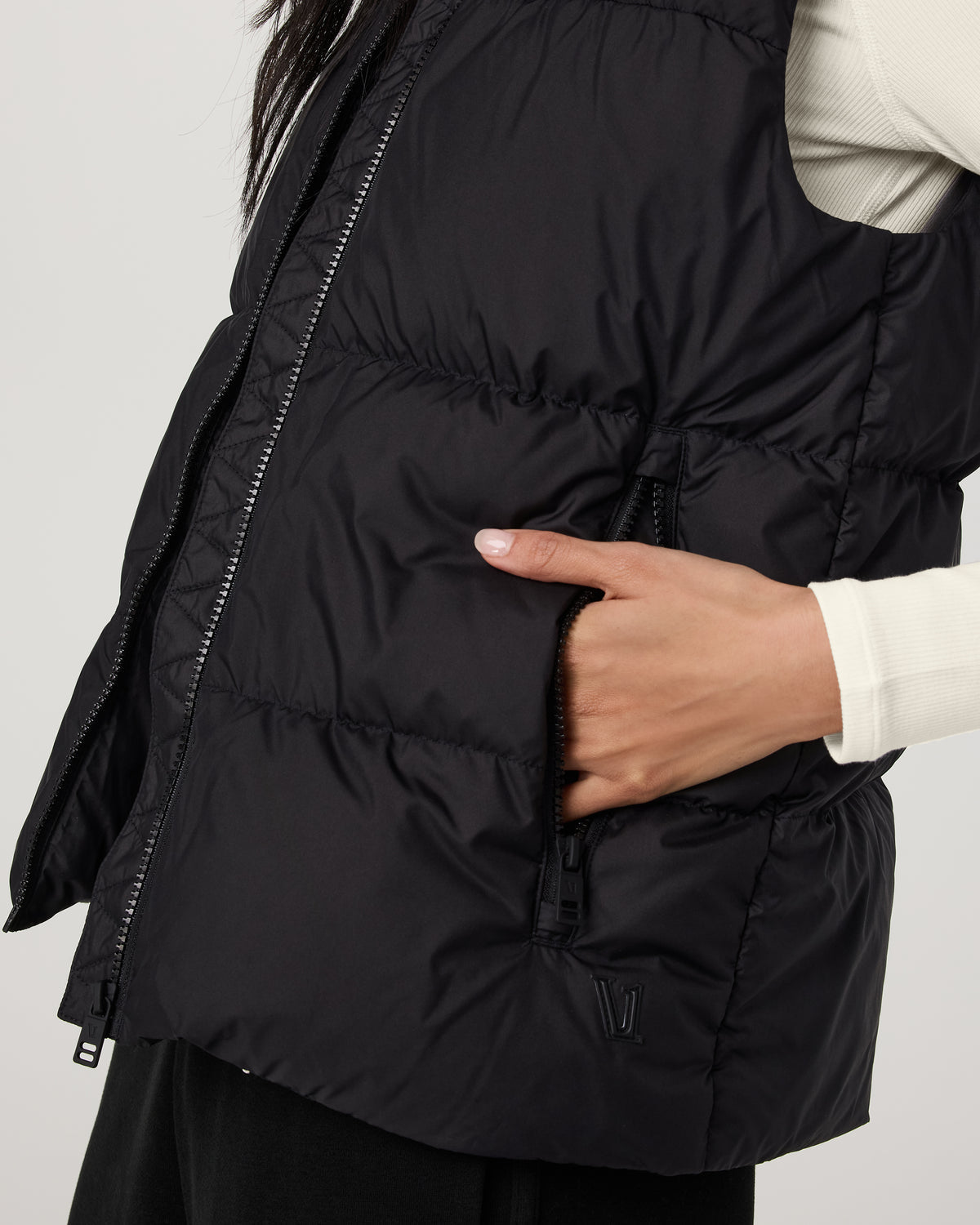 Alta Down Vest Women's Black Sleeveless Vest | Vuori onsale - US 6949