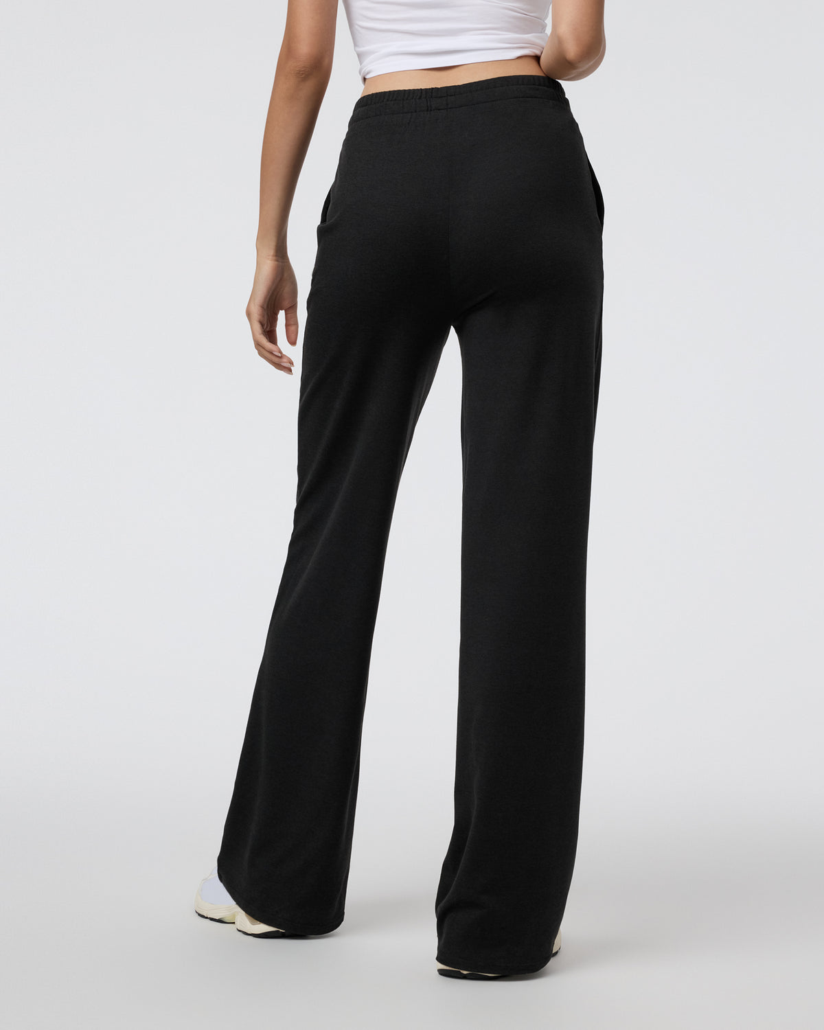 Halo Essential Wideleg Black Heather Pants | Vuori online - US 7948