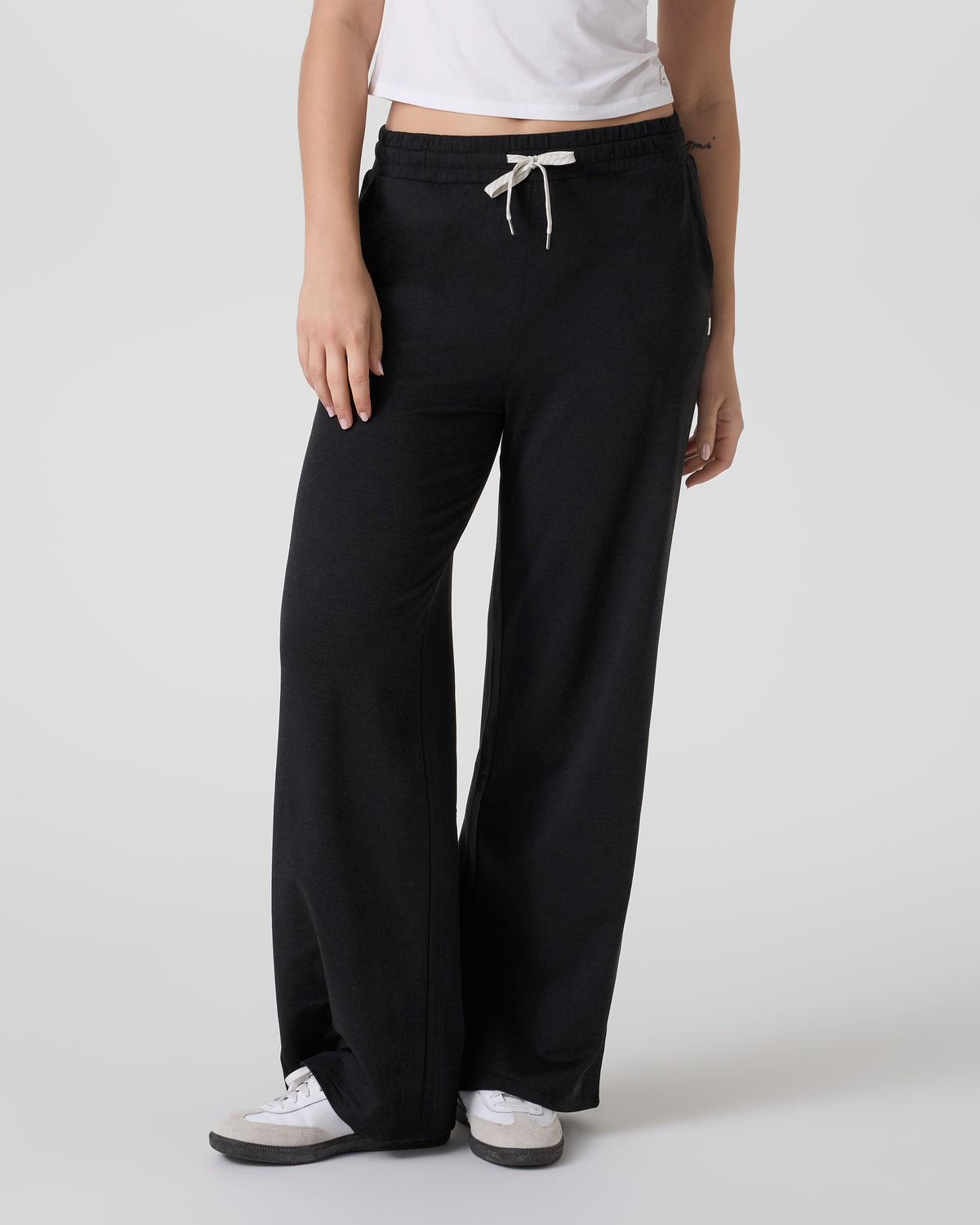 Halo Essential Wideleg Black Heather Pants | Vuori online - US 7948