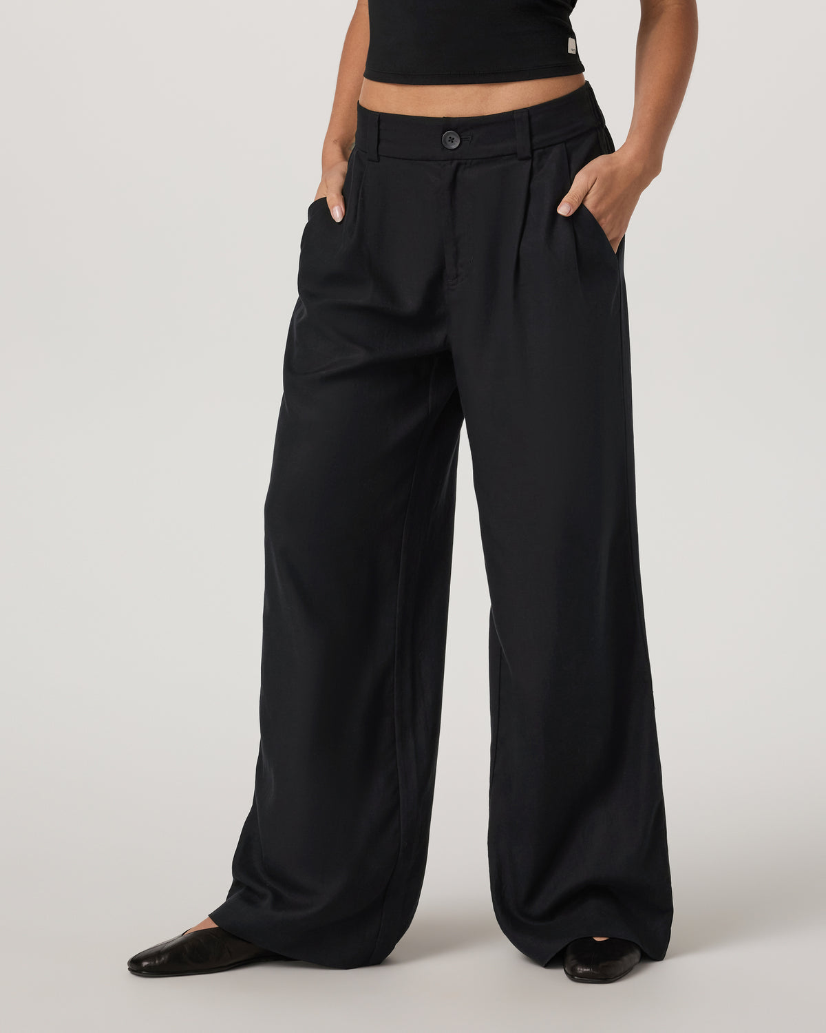 Trestles Twill Wideleg Women's Black Trouser Pants | Vuori online - US 2535