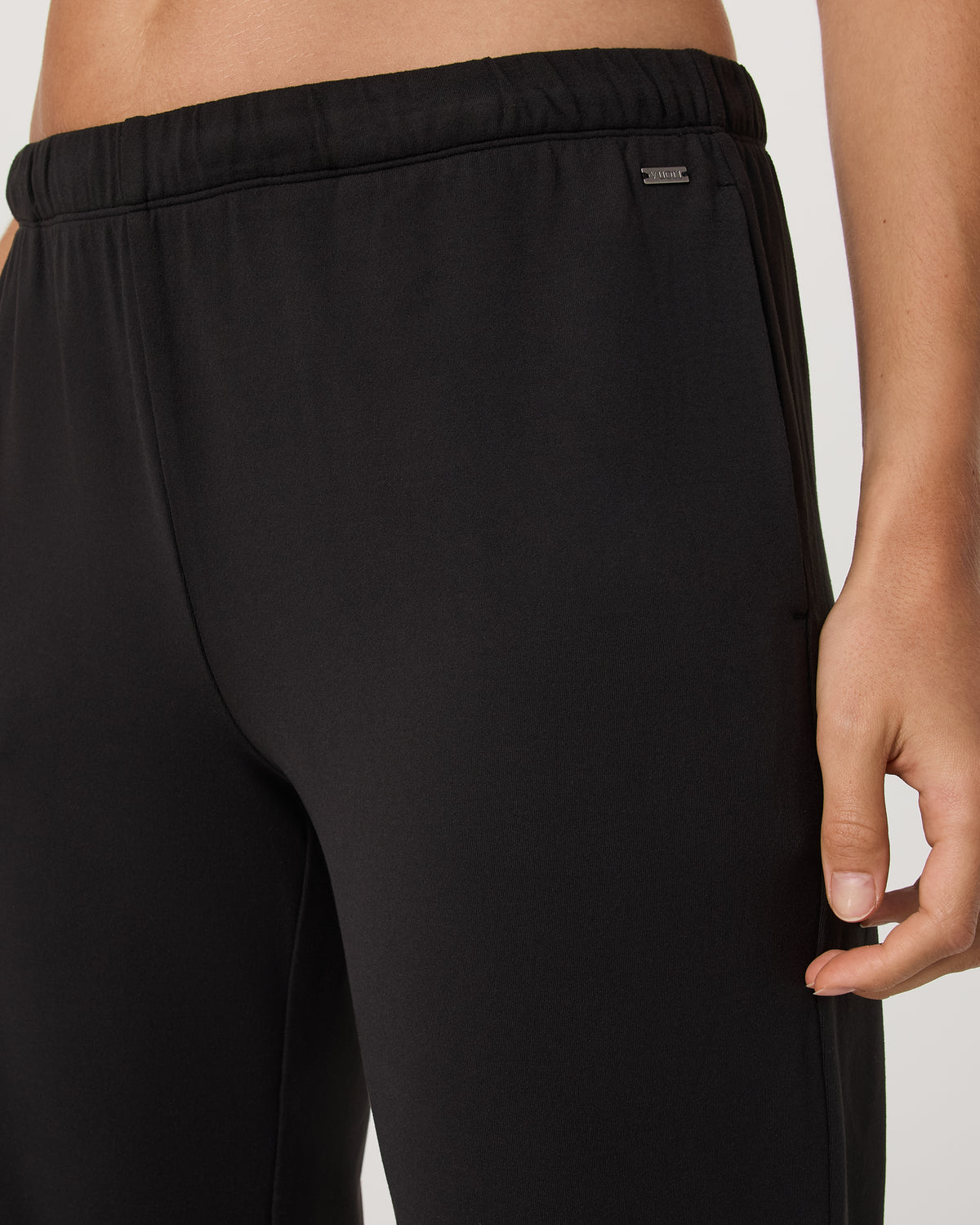 Halo Straight Leg - Long Women's Solid Black Pants | Vuori discount - US 7811