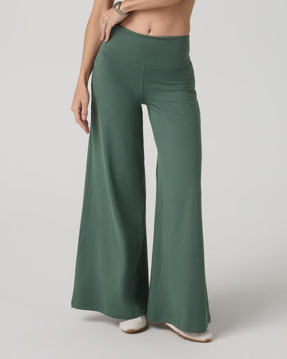 Halo Easy Wideleg Pant - Short Women's Agate Green Pants | Vuori outlet - US 3455