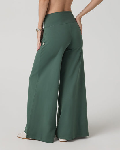 Halo Easy Wideleg Pant - Short Women's Agate Green Pants | Vuori outlet - US 3455