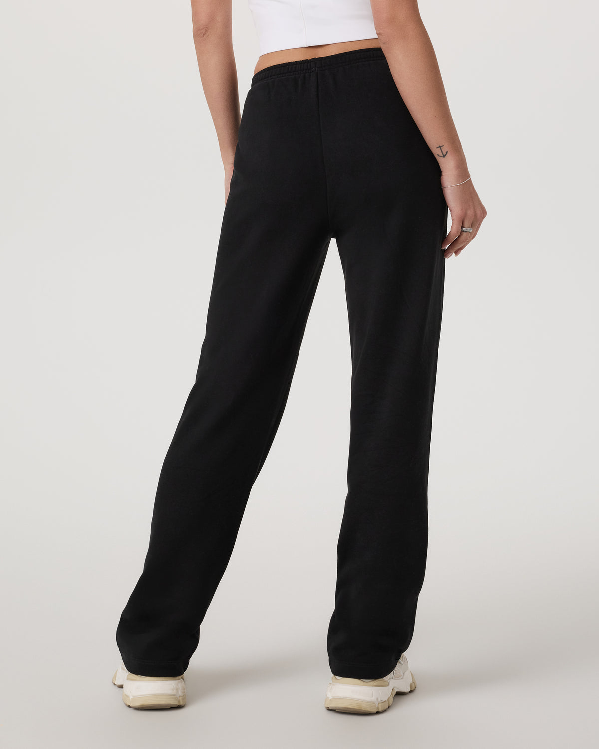 Sedona Straight Leg Sweatpant - Long Women's Black Pant | Vuori online - US 2481