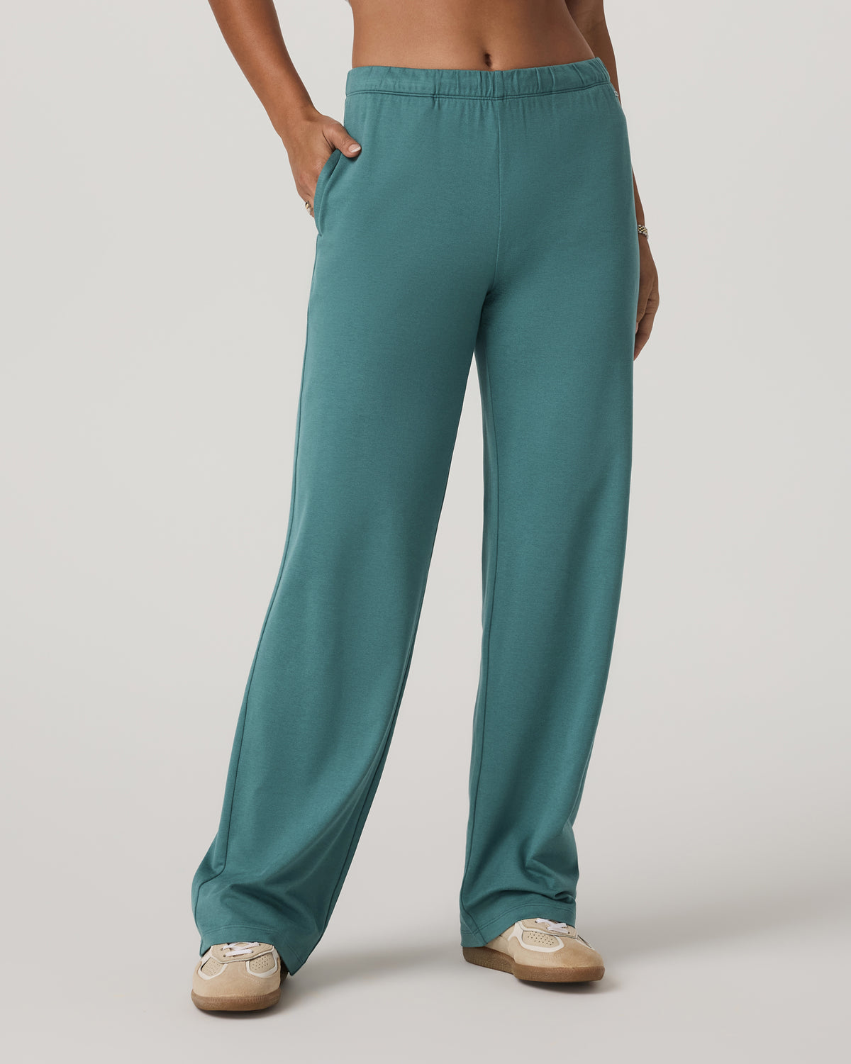 Women's Halo Modern Strght Leg Pant - Short Bluegrass | Vuori sale - US 6473