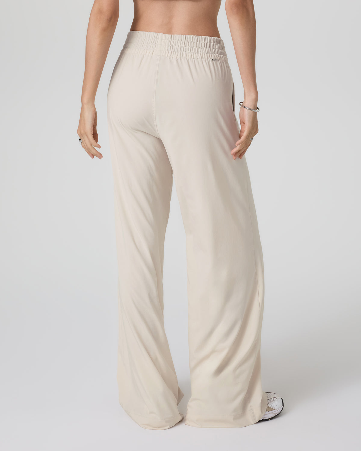 Villa Wideleg Pant - Long Women's Tall Milkweed Pants | Vuori for sale - US 1515