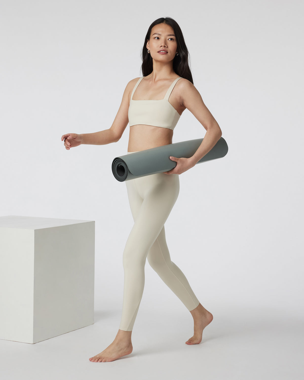 Evolve Legging Bone High-Rise Leggings | Vuori shop - US 7035