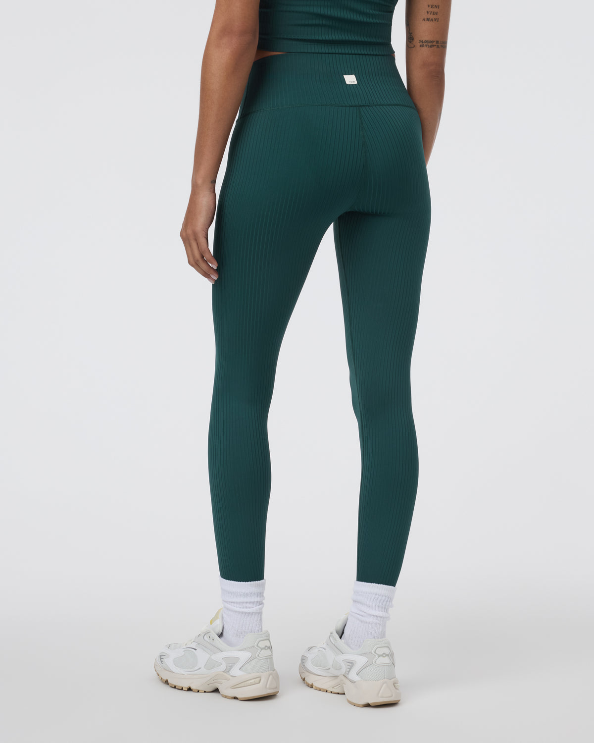 Inversion Rib Legging Moss | Vuori online - US 1974