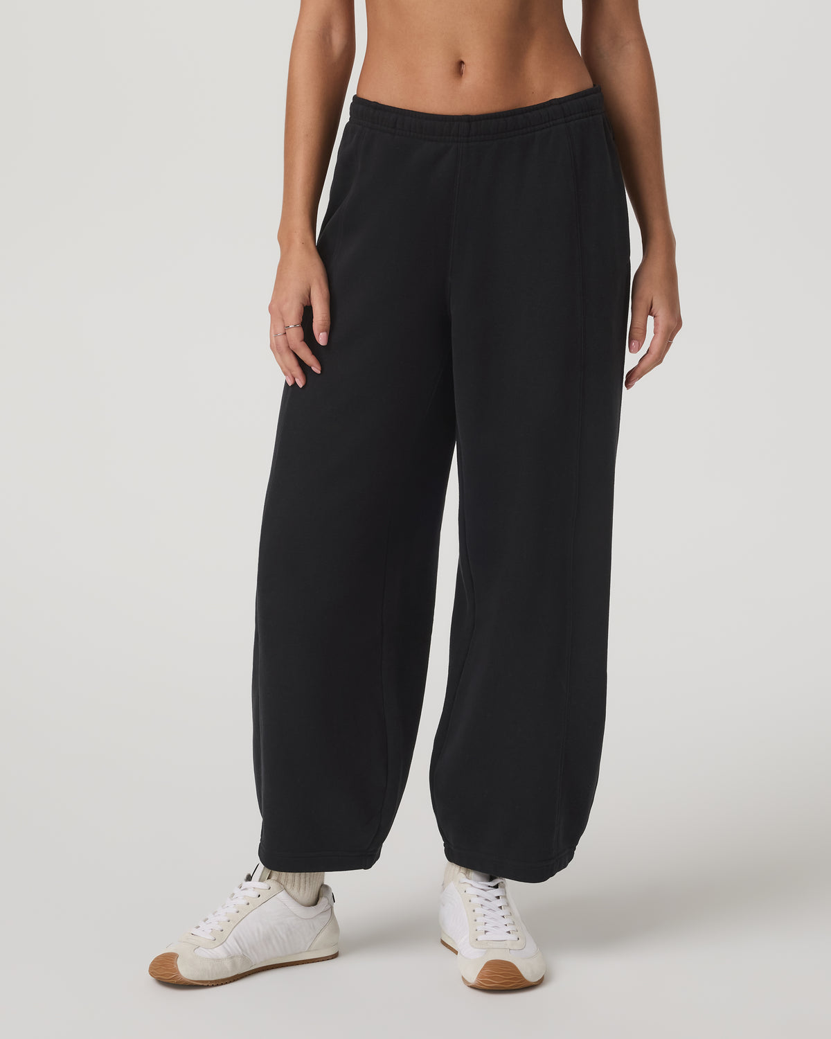 Sedona Barrel Sweatpant Women's Black Relaxed Fit Pants | Vuori online - US 8759