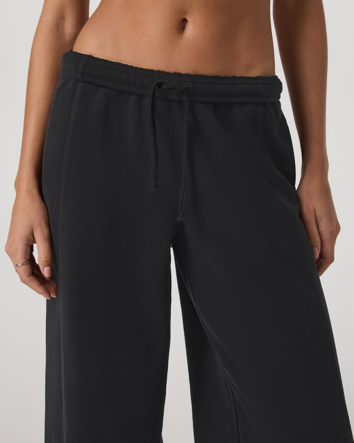 Sedona Barrel Sweatpant Women's Black Relaxed Fit Pants | Vuori online - US 8759