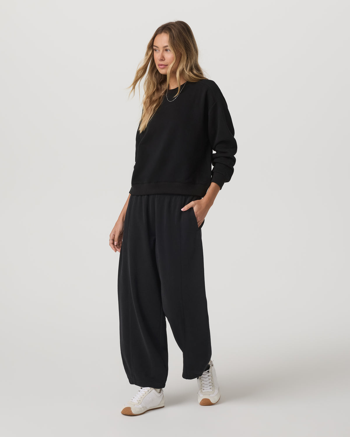 Sedona Barrel Sweatpant Women's Black Relaxed Fit Pants | Vuori online - US 8759