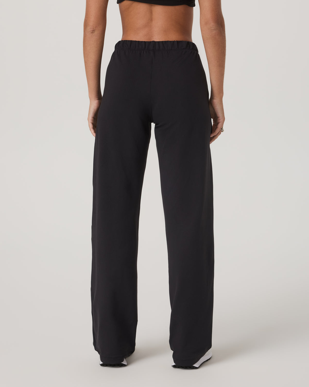 Women's Halo Modern Strght Leg Pant - Short Solid Black | Vuori online - US 7527