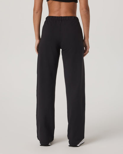 Women's Halo Modern Strght Leg Pant - Short Solid Black | Vuori online - US 7527