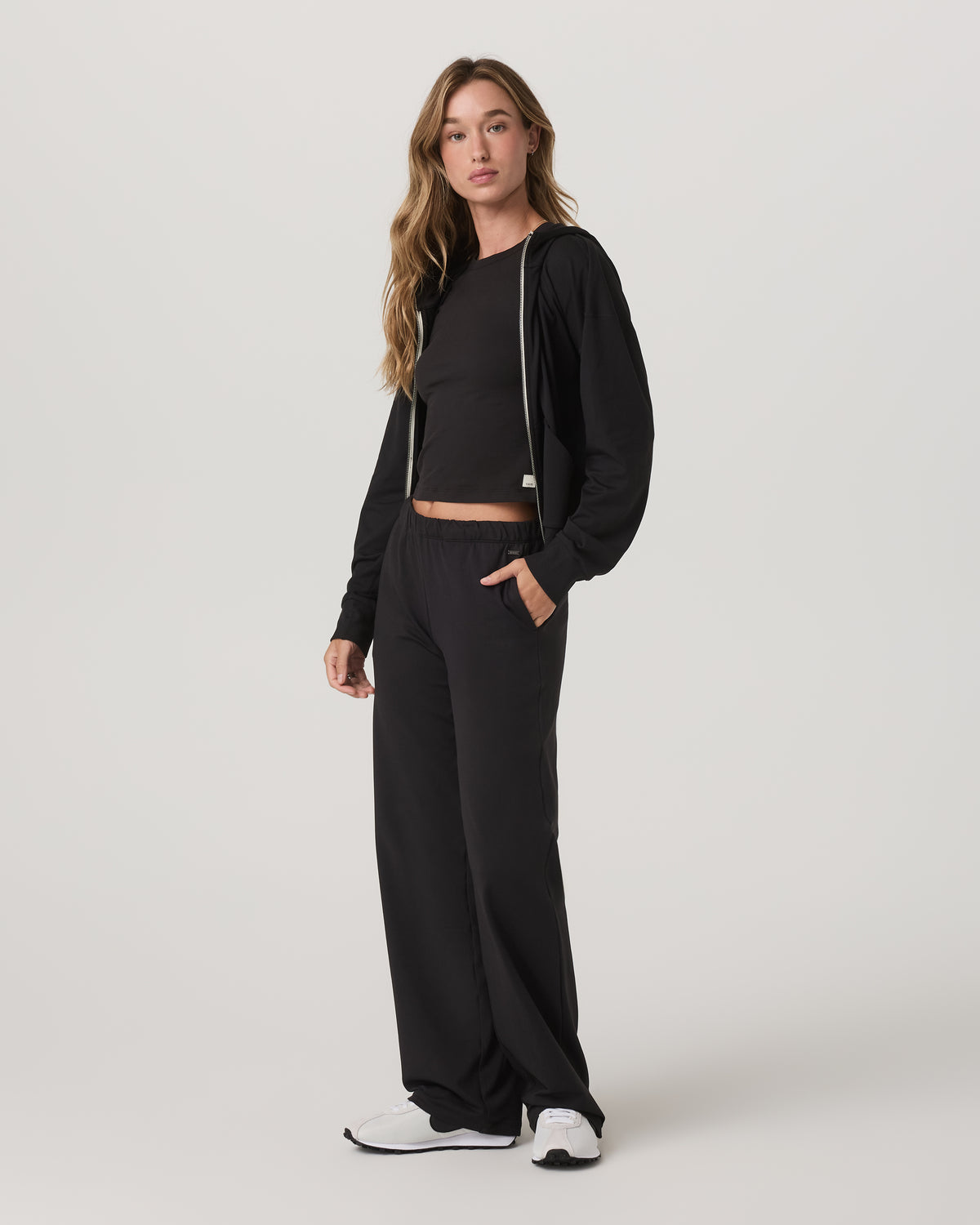 Women's Halo Modern Strght Leg Pant - Short Solid Black | Vuori online - US 7527