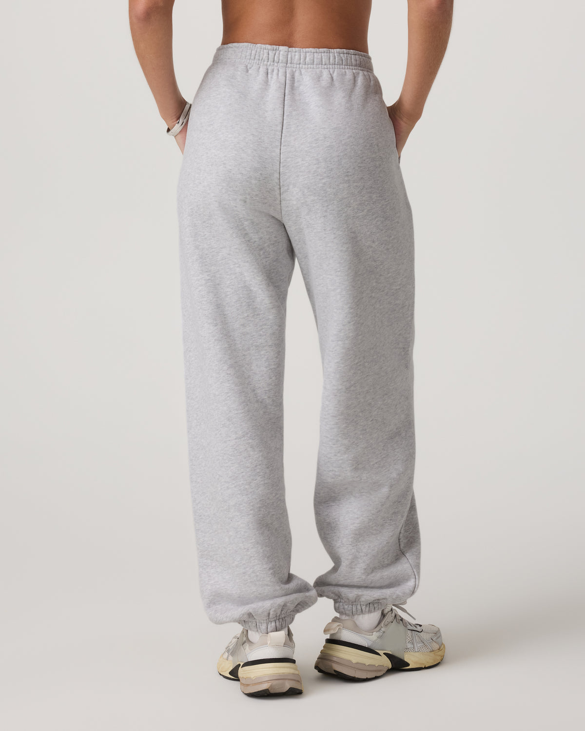 Women's Restore Classic Sweatpant - Short Pale Grey | Vuori discount - US 2900