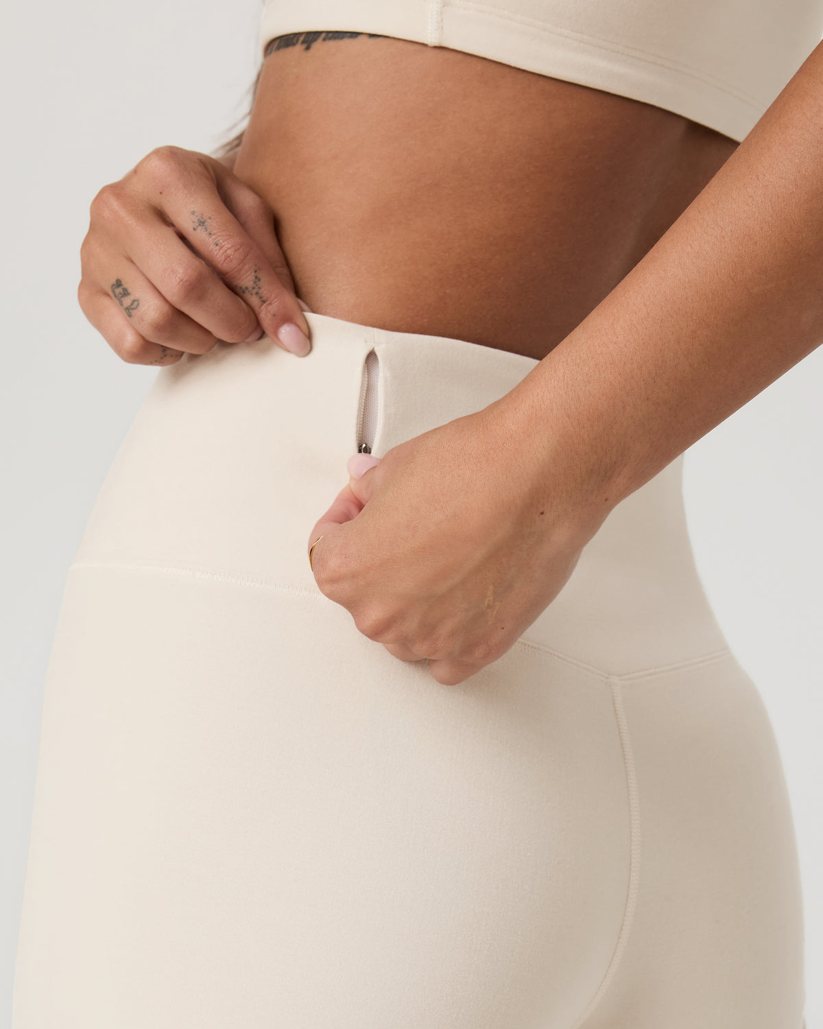 Clean Elevation Shorty Women's Bone Heather Shorts | Vuori onsale - US 4005