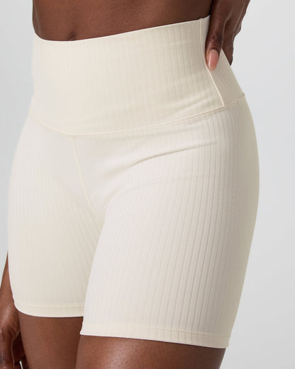 Inversion Rib Short Marshmallow | Vuori online - US 9571