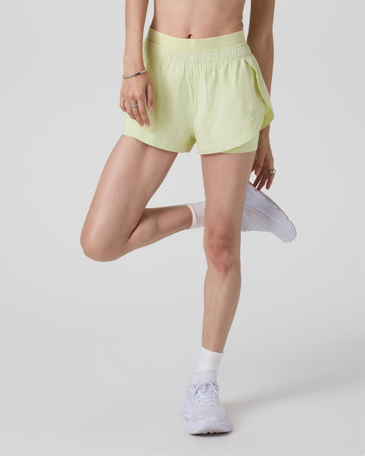 Luna Short 2" Women's Lemongrass Running Shorts | Vuori discount - US 4949