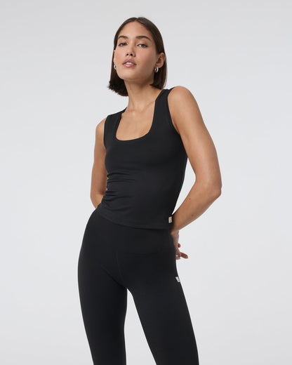 Halo Essential Scoop Tank Solid Black | Vuori online - US 8040