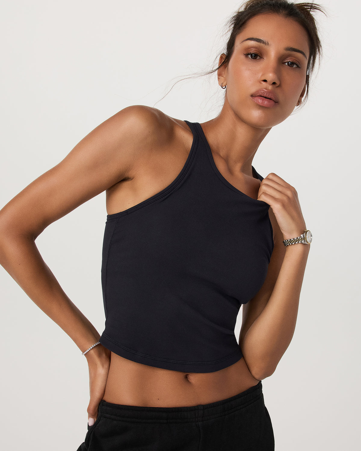 Pose Plyo Tank Black Crop Tank Top with Built in Bra | Vuori shop - US 5057