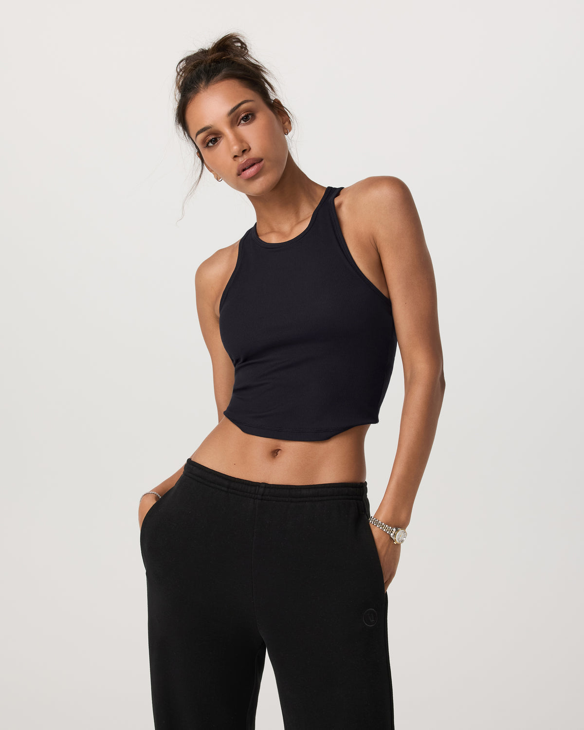 Pose Plyo Tank Black Crop Tank Top with Built in Bra | Vuori shop - US 5057