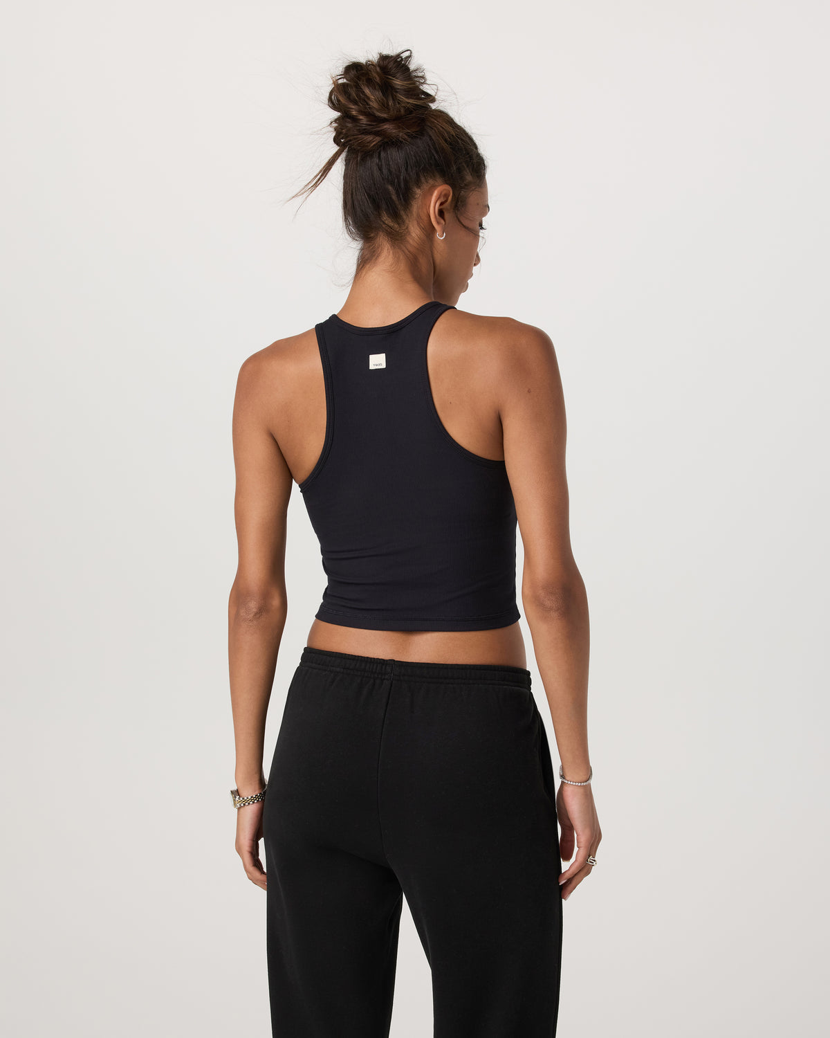 Pose Plyo Tank Black Crop Tank Top with Built in Bra | Vuori shop - US 5057