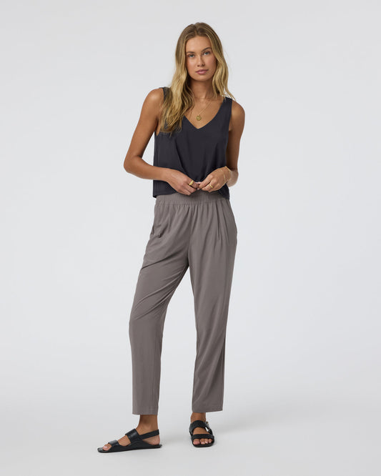 Villa Cropped Tank Black | Vuori outlet - US 3736