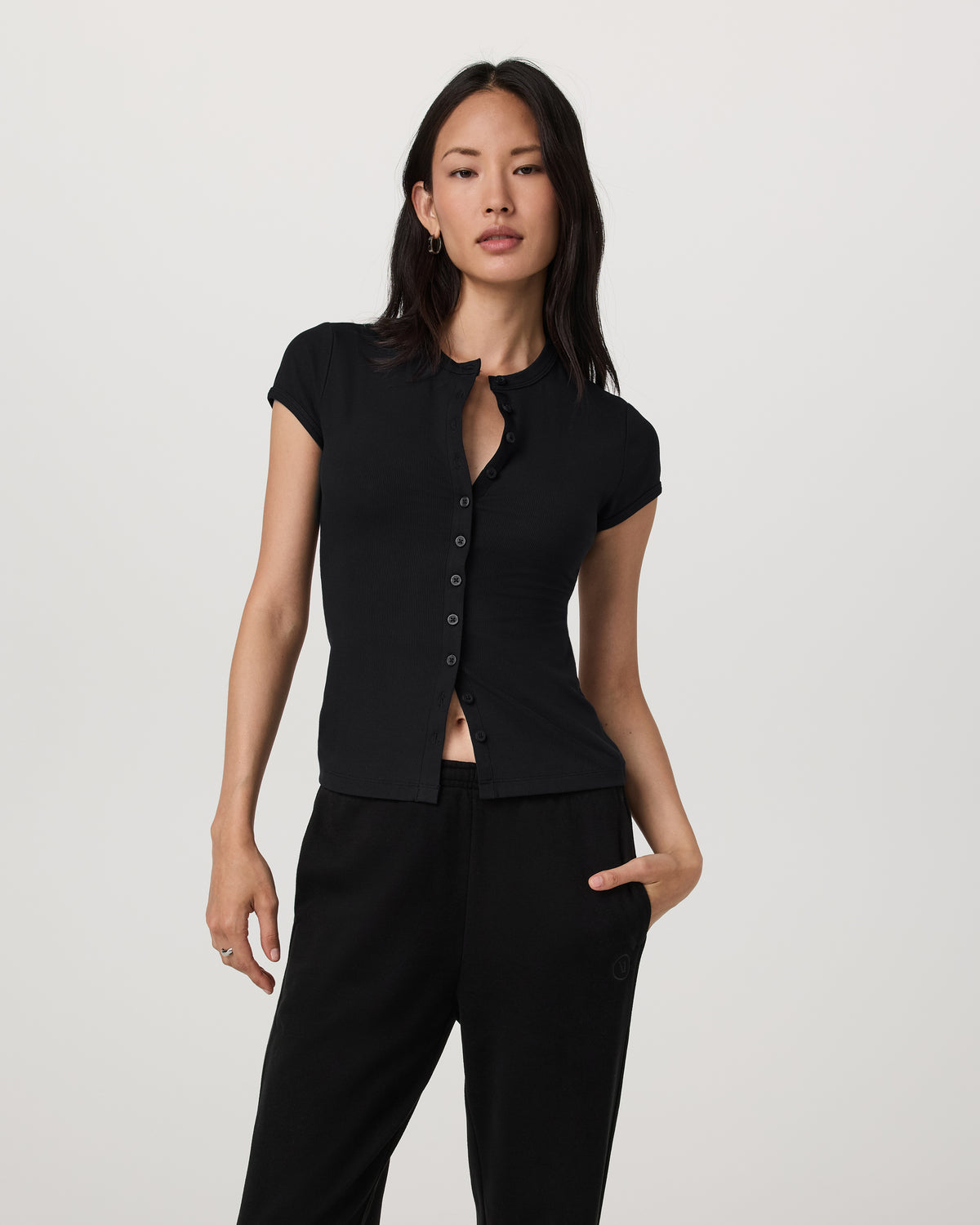 Short Sleeve Pose Button Up Women's Black Crewneck| Vuori | Vuori shop - US 9469