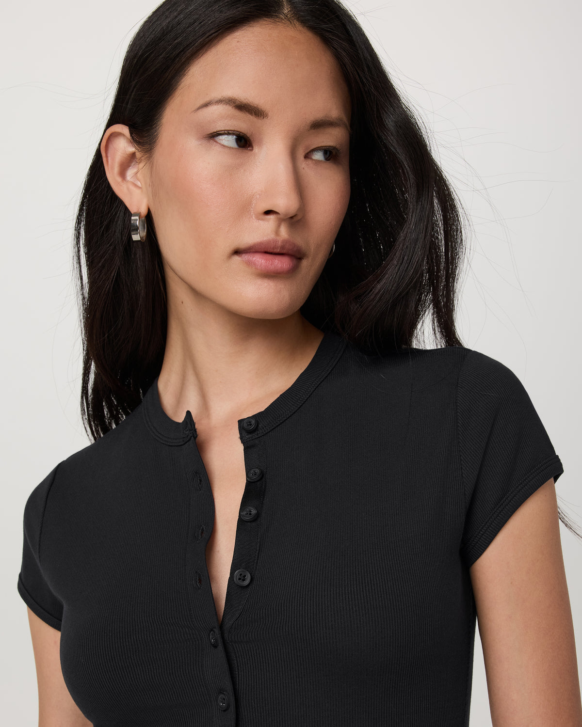 Short Sleeve Pose Button Up Women's Black Crewneck| Vuori | Vuori shop - US 9469