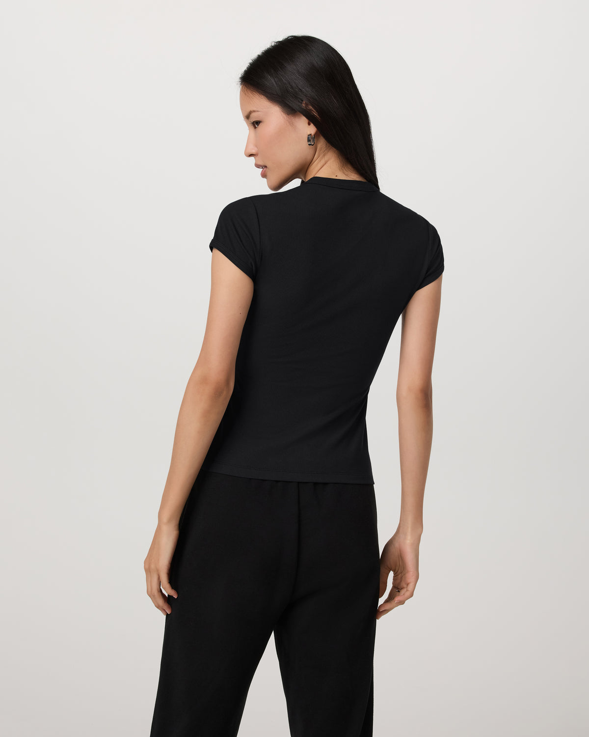 Short Sleeve Pose Button Up Women's Black Crewneck| Vuori | Vuori shop - US 9469