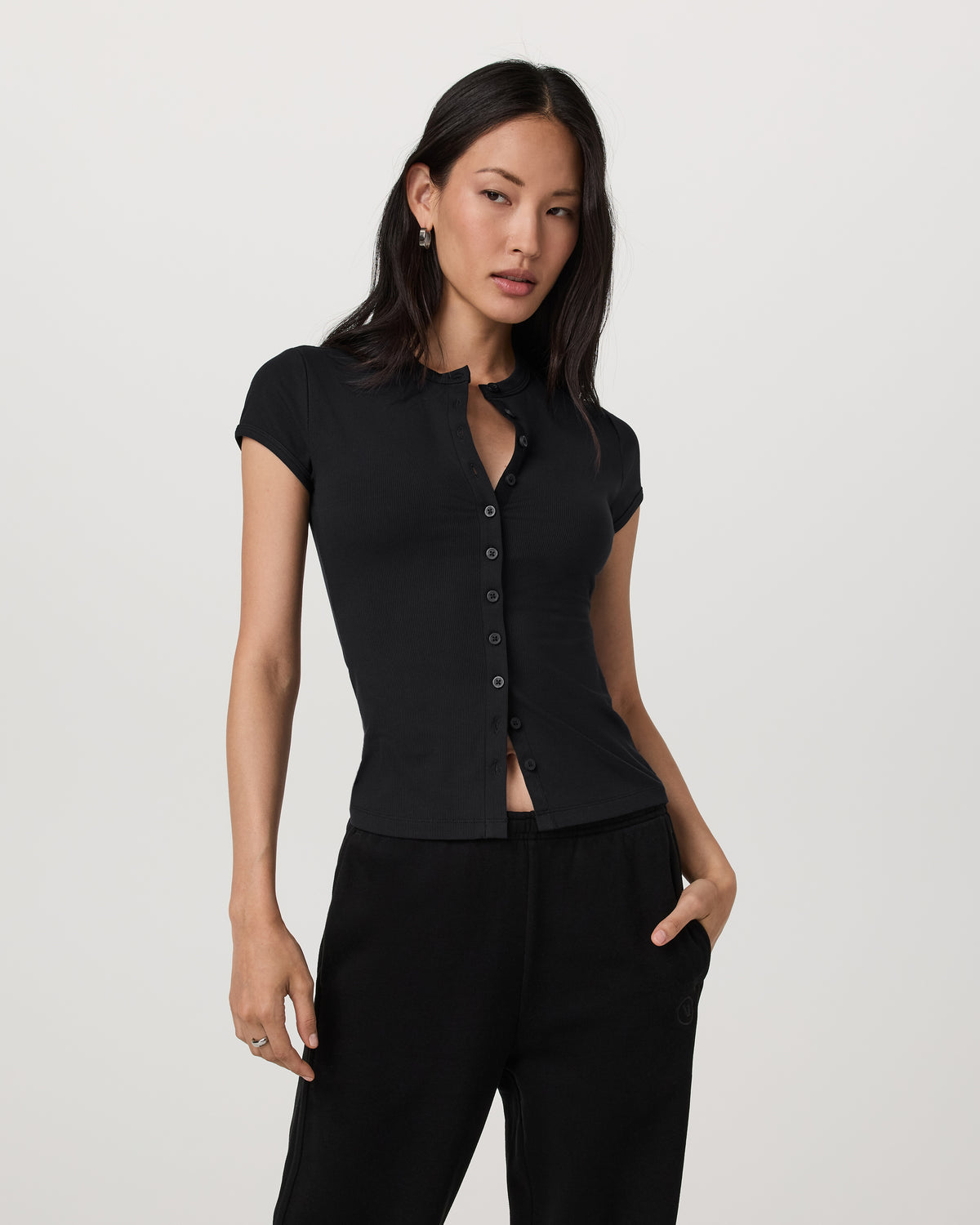 Short Sleeve Pose Button Up Women's Black Crewneck| Vuori | Vuori shop - US 9469