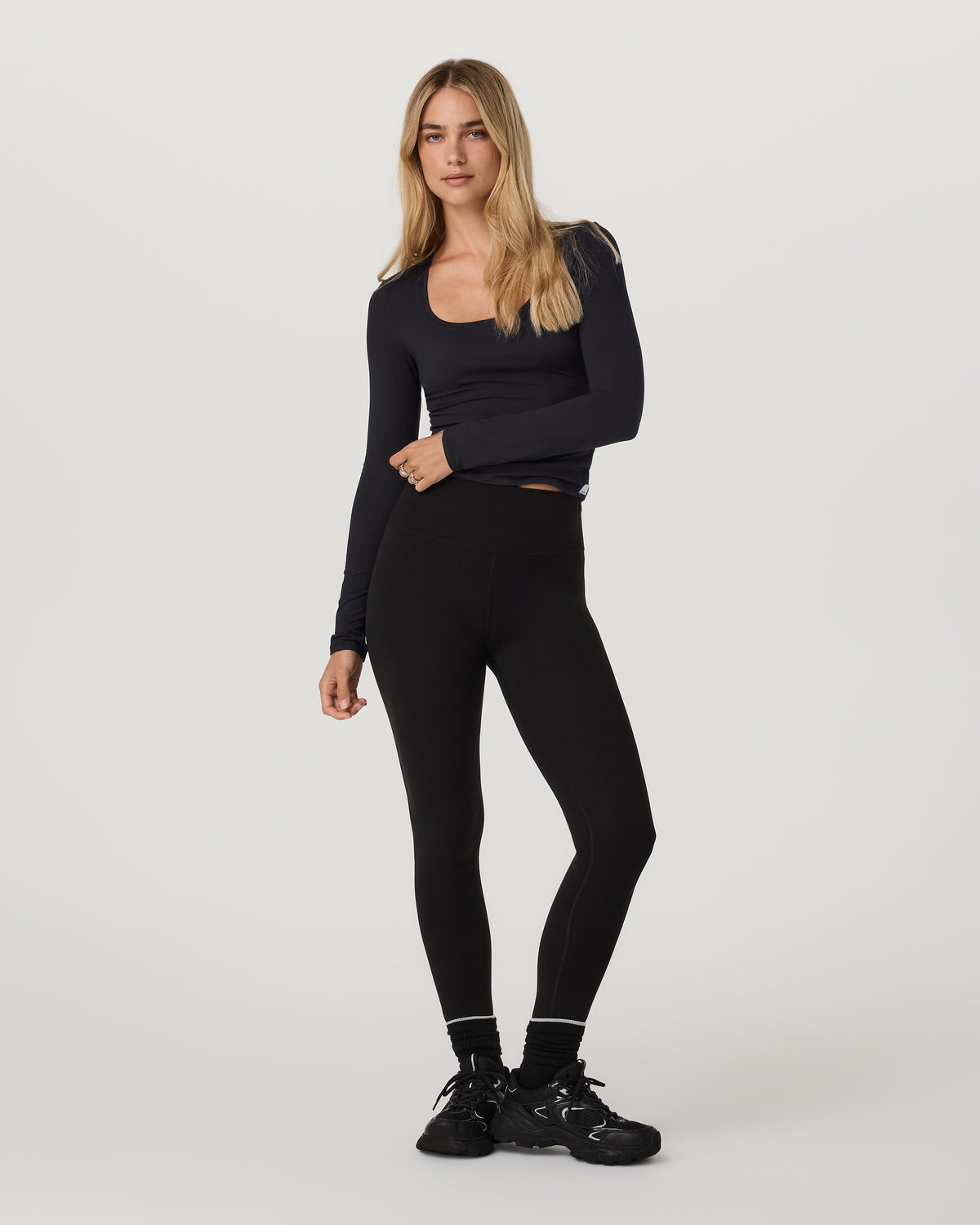 Women's Long Sleeve Halo Essential Scoop Solid Black | Vuori outlet - US 2269