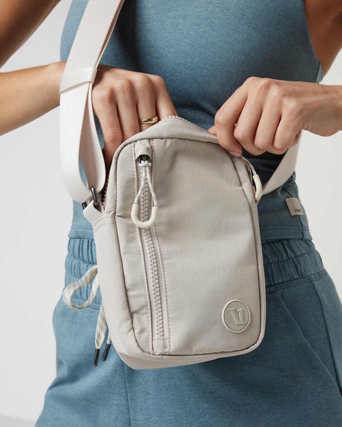 All Around Crossbody Ecru Bag | Vuori shop - US 7106