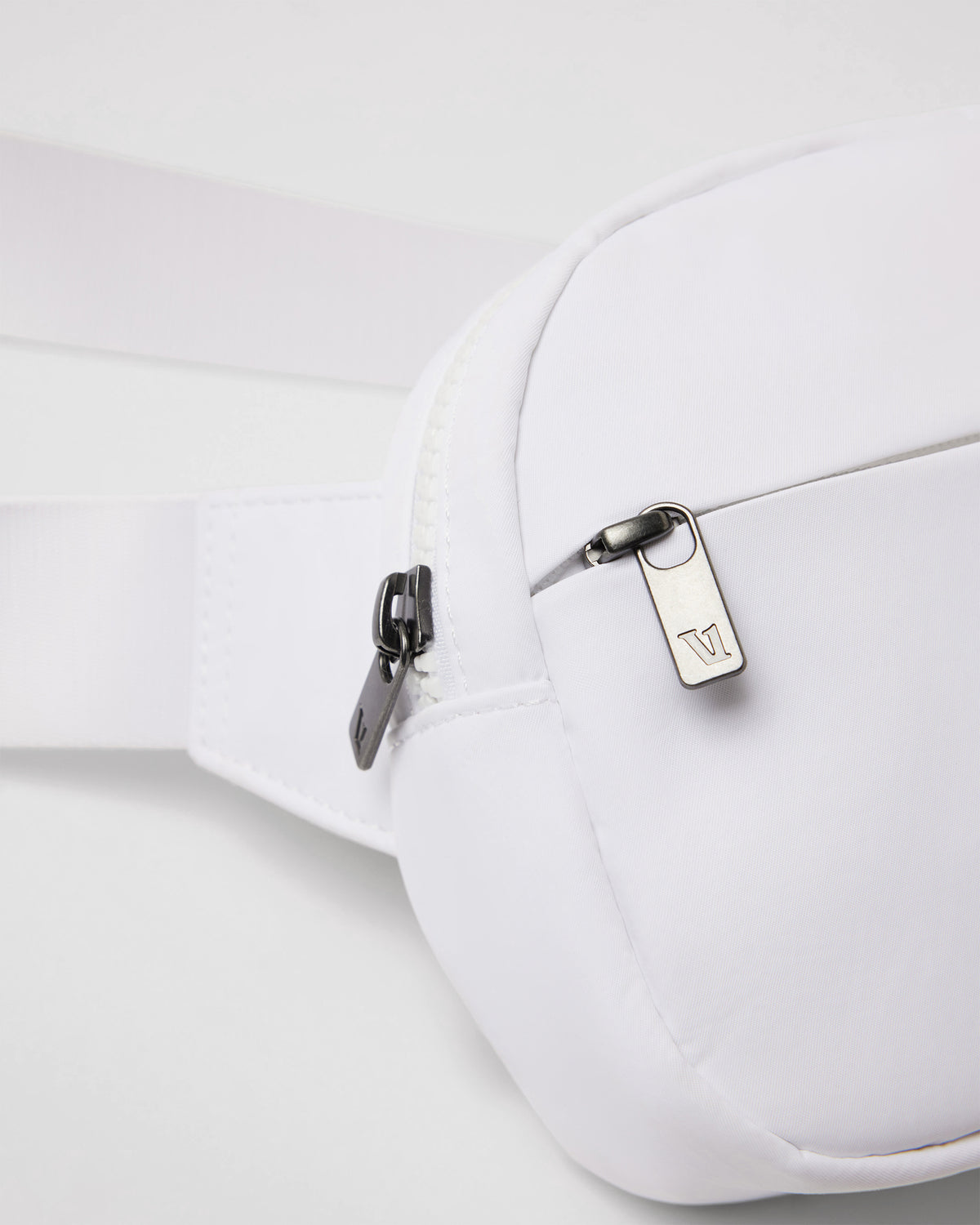All Around Hip Pack White Waist Bag | Vuori online - US 4936