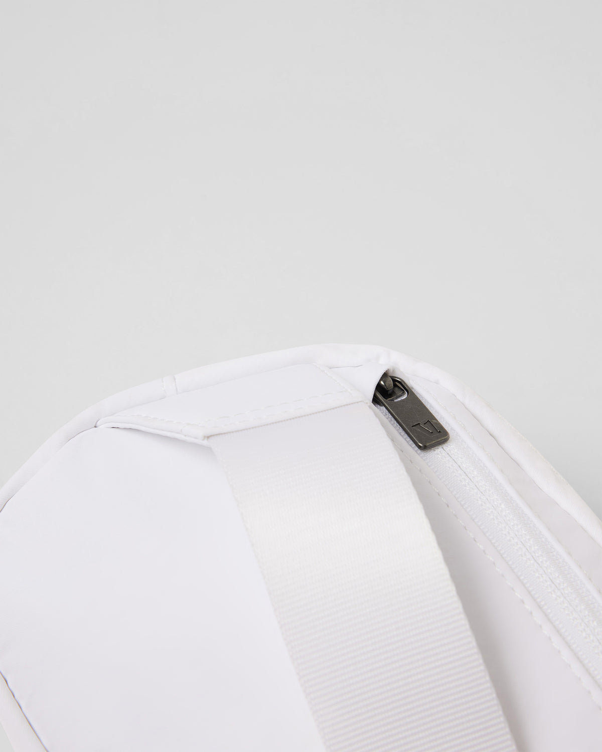 All Around Hip Pack White Waist Bag | Vuori online - US 4936
