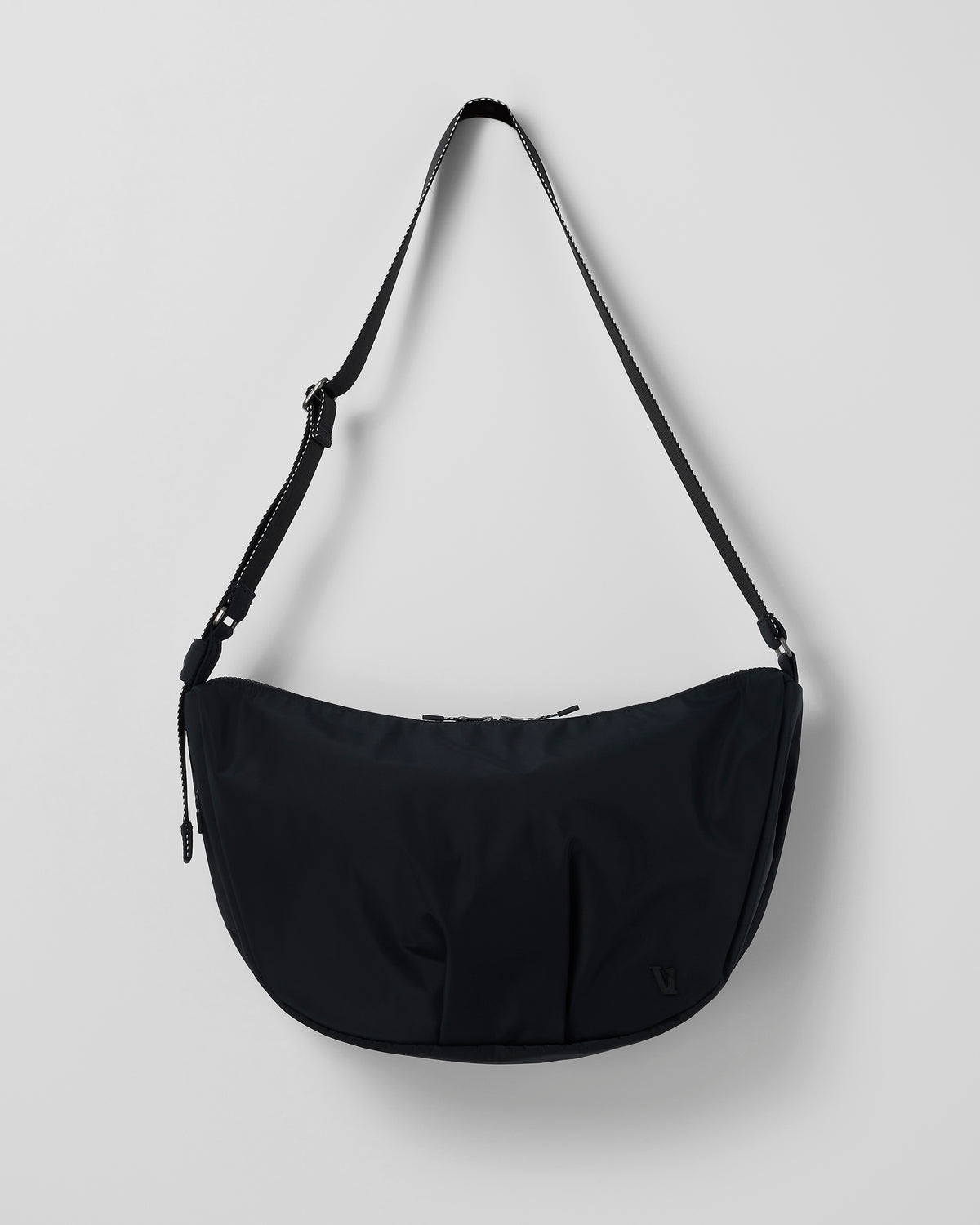 Vuori Carryall Stylish Black Modern Crescent Bag | Vuori sale - US 2744