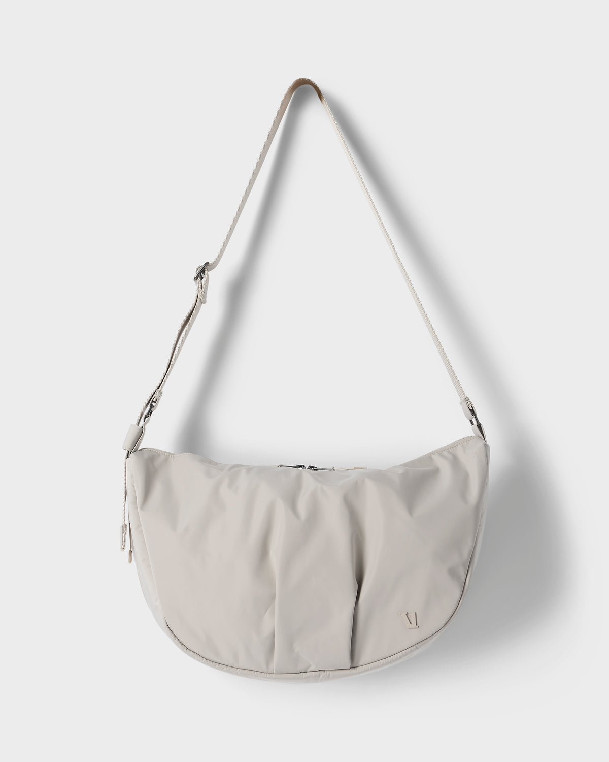 Vuori Carryall Stylish Dark Salt Modern Crescent Bag | Vuori for sale - US 2617
