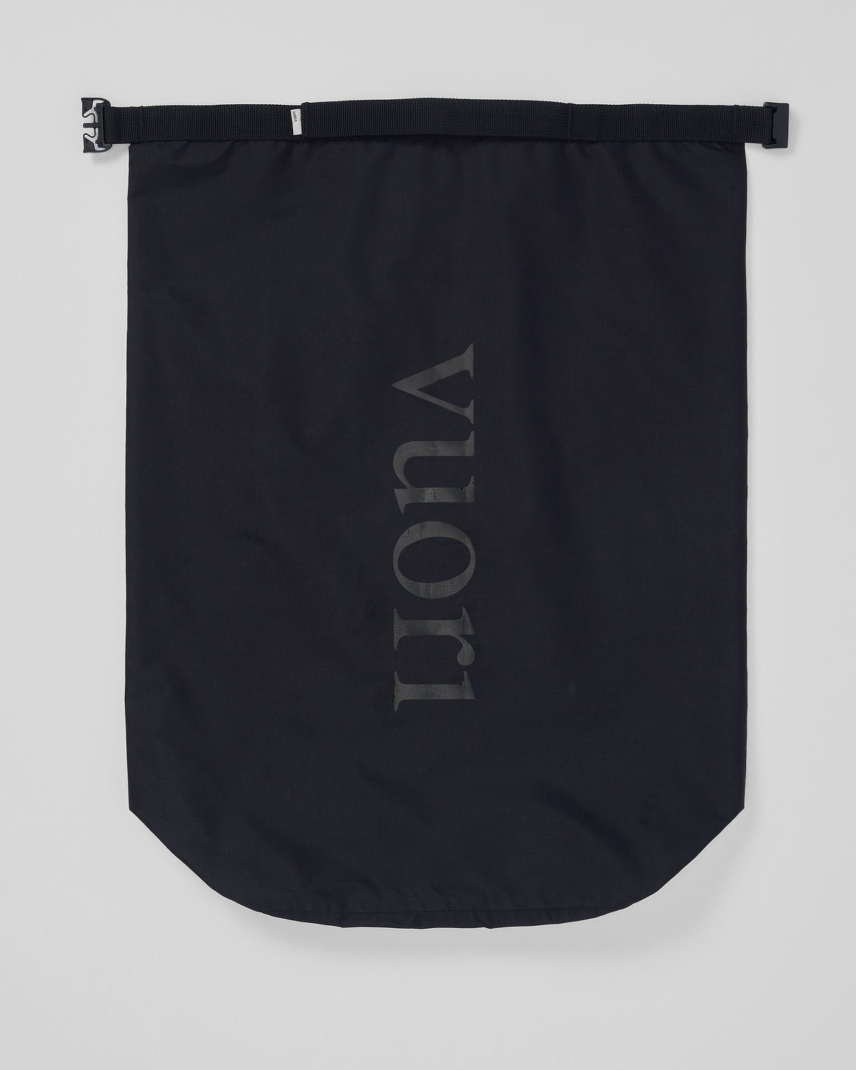 Packable Travel Bag Lightweight Black Roll Top Bag | Vuori online - US 3786