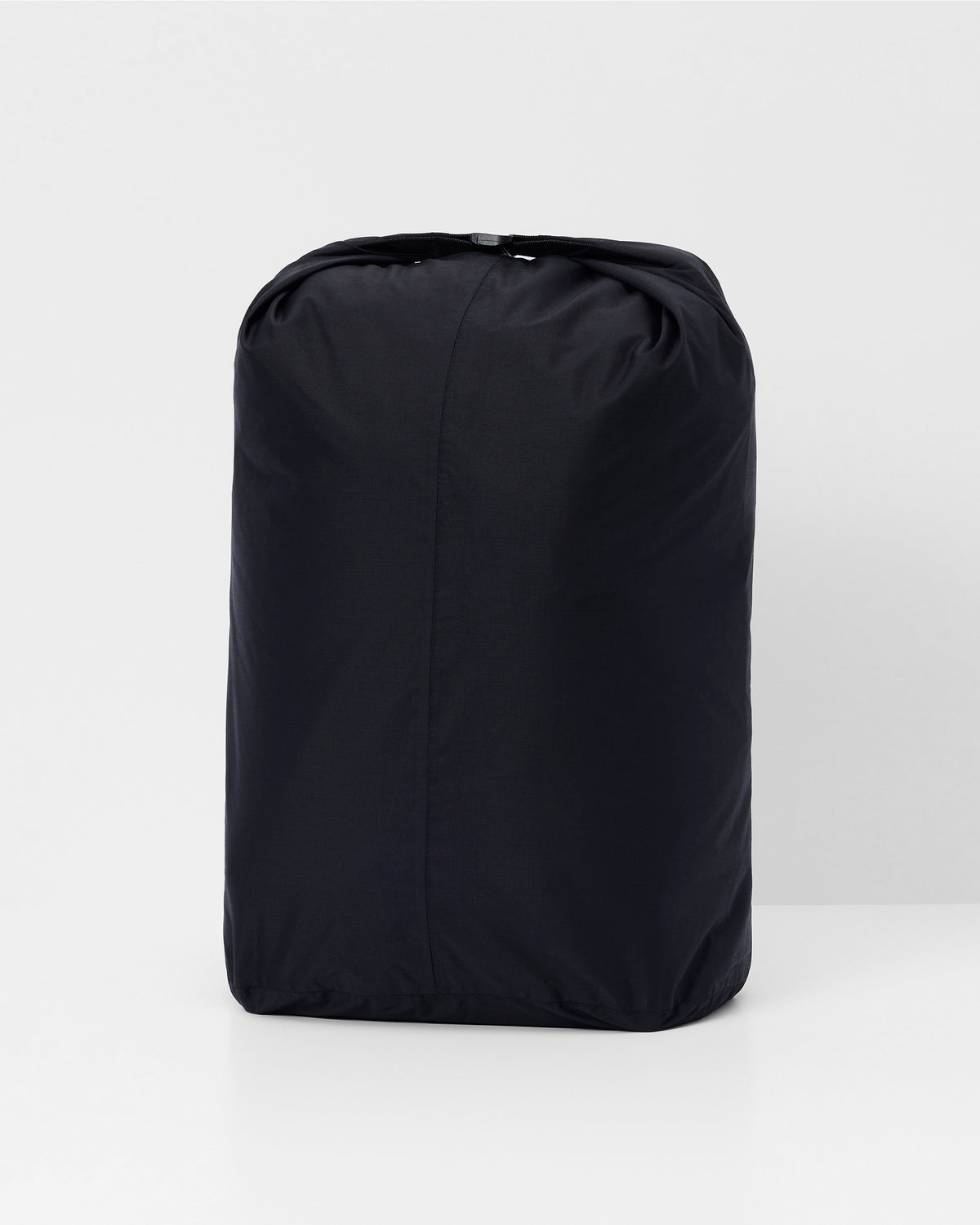 Packable Travel Bag Lightweight Black Roll Top Bag | Vuori online - US 3786
