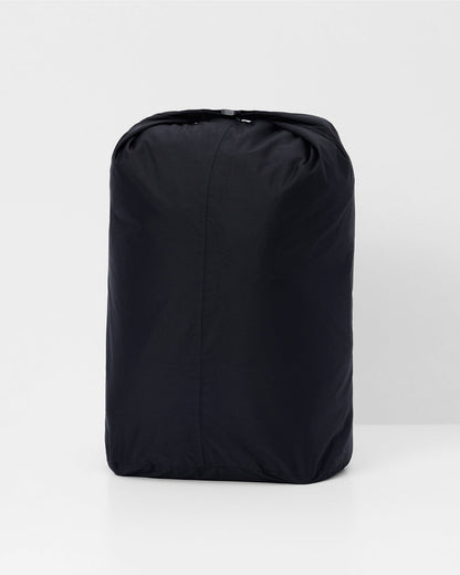 Packable Travel Bag Lightweight Black Roll Top Bag | Vuori online - US 3786