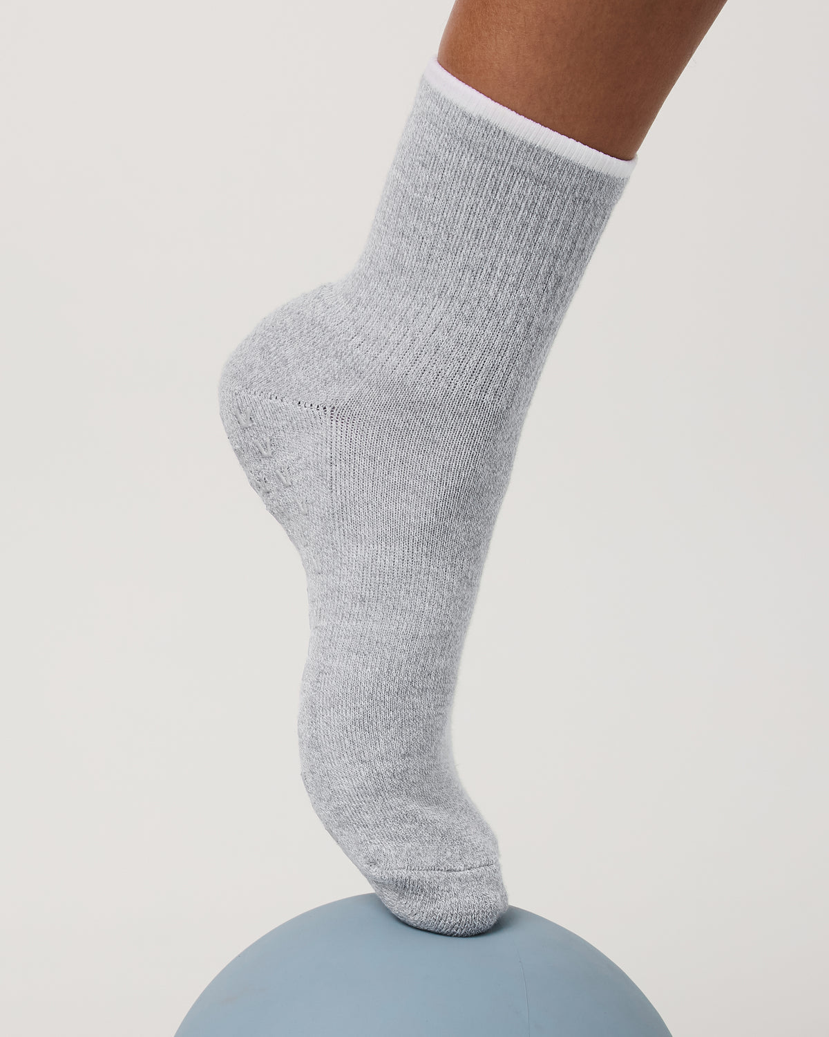 Half Crew Gripper Sock Light Heather Grey Grip | Vuori shop - US 8745